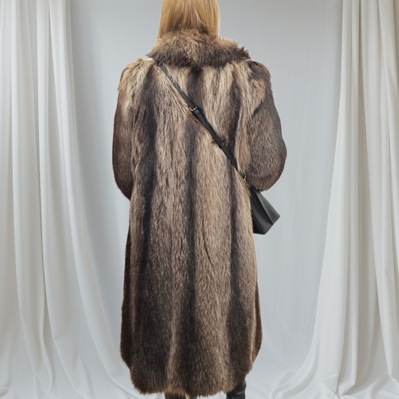 Luxurious Racoon Fur Coat - Picture 4 of 6